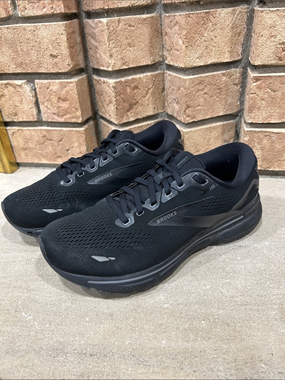 Brooks Ghost 15 Men's Black Athletic Running Shoes Size 9 All-Black Design